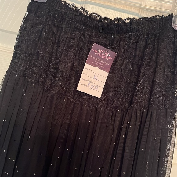 Ladies skirt - Picture 3 of 3